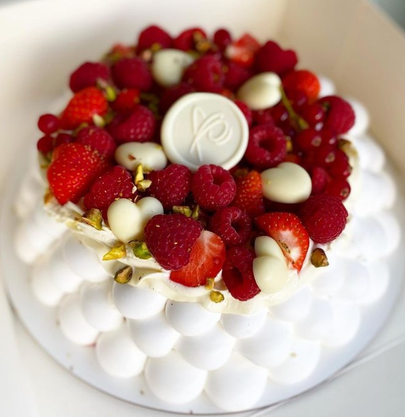 Pavlova cake